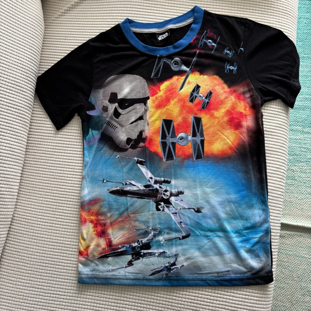 Star Wars T-Shirt with Vibrant Graphic
